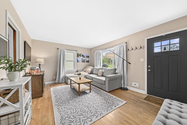 7926 W Wright STREET, Wauwatosa, WI 53213