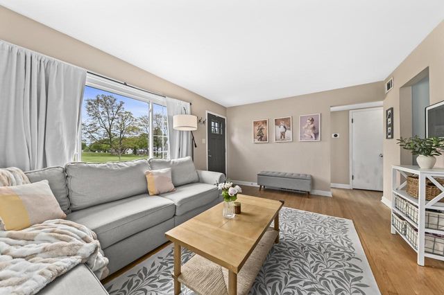 7926 W Wright STREET, Wauwatosa, WI 53213