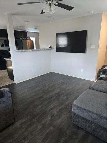 131 Dolphin Harbor N, Baytown, TX 77523