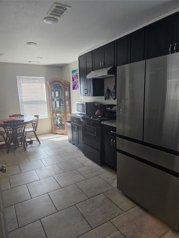 131 Dolphin Harbor N, Baytown, TX 77523