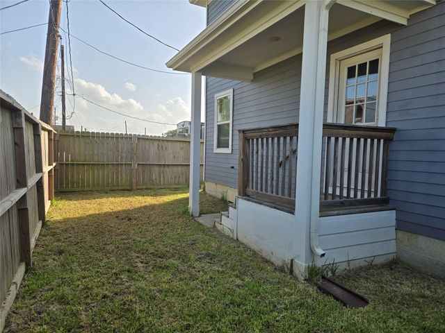 131 Dolphin Harbor N, Baytown, TX 77523