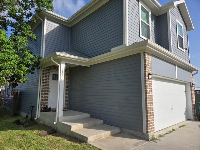 131 Dolphin Harbor N, Baytown, TX 77523