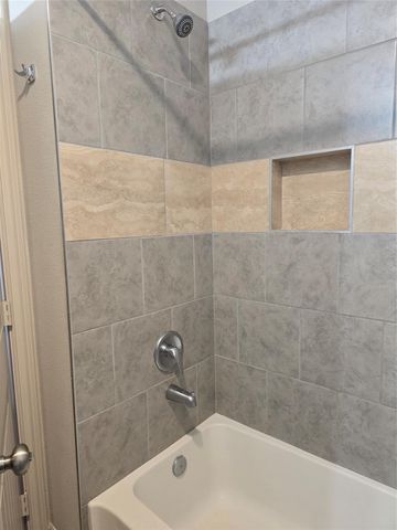 131 Dolphin Harbor N, Baytown, TX 77523