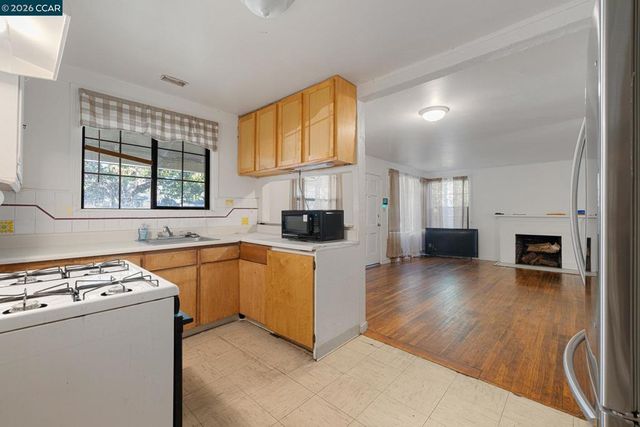 603 Almanza Dr, Oakland, CA 94603