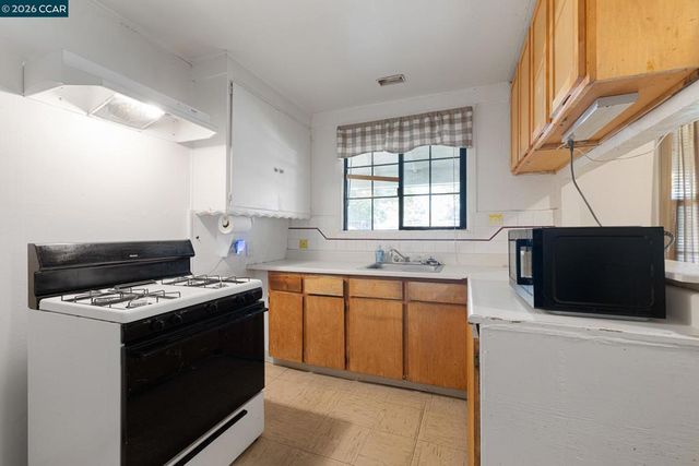 603 Almanza Dr, Oakland, CA 94603