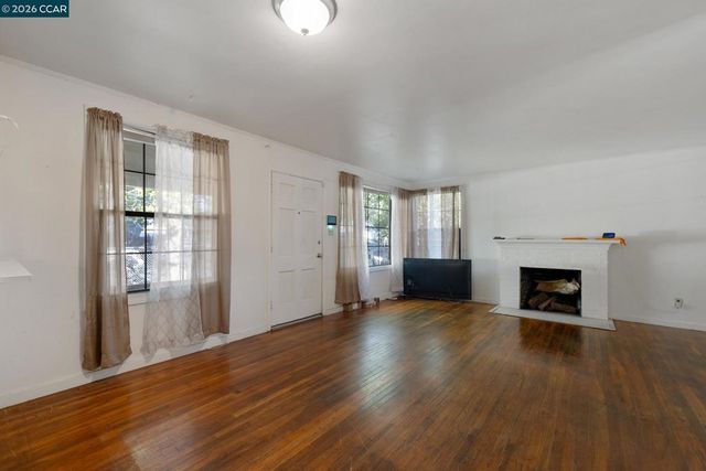 603 Almanza Dr, Oakland, CA 94603