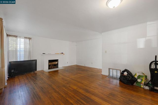 603 Almanza Dr, Oakland, CA 94603