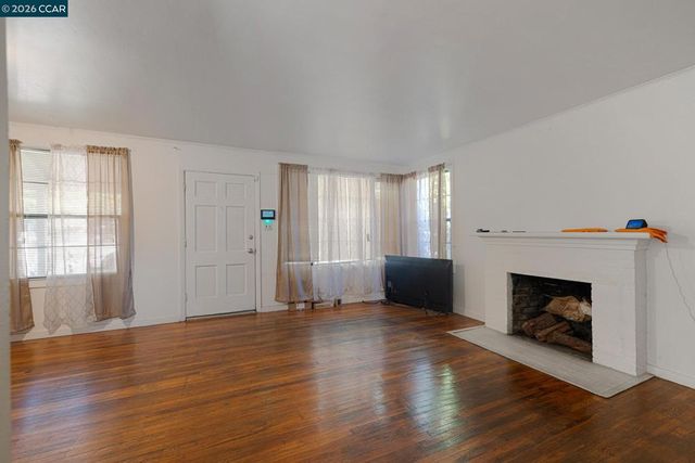 603 Almanza Dr, Oakland, CA 94603