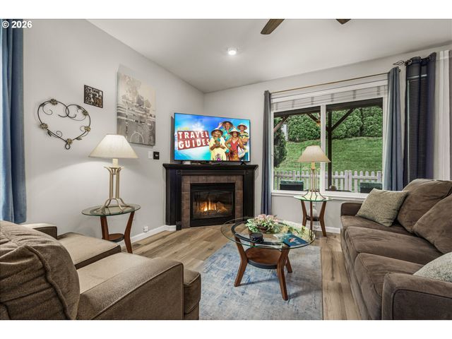 21872 Ne HEARTWOOD Cir, Fairview, OR 97024