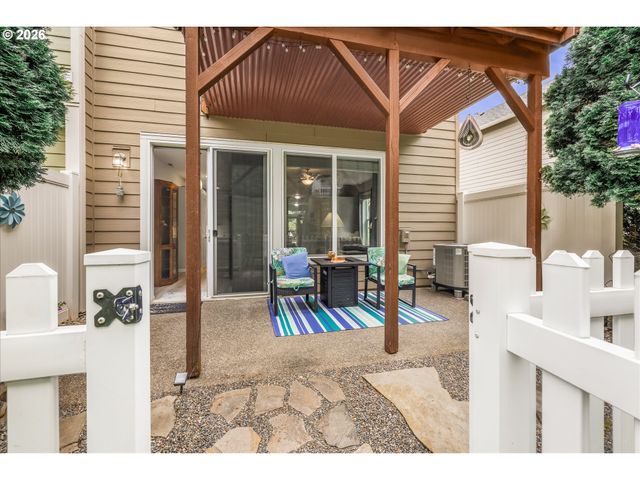 21872 Ne HEARTWOOD Cir, Fairview, OR 97024
