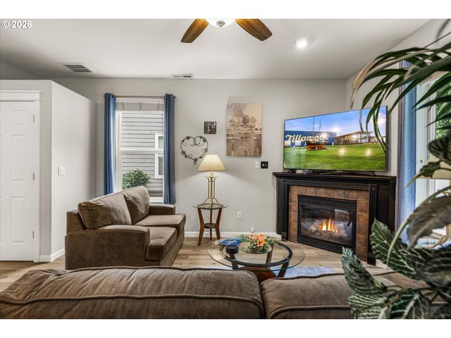 21872 Ne HEARTWOOD Cir, Fairview, OR 97024