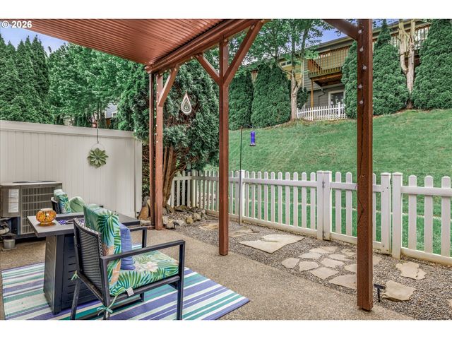 21872 Ne HEARTWOOD Cir, Fairview, OR 97024