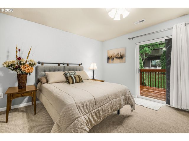 21872 Ne HEARTWOOD Cir, Fairview, OR 97024