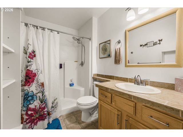 21872 Ne HEARTWOOD Cir, Fairview, OR 97024