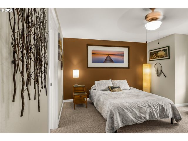 21872 Ne HEARTWOOD Cir, Fairview, OR 97024