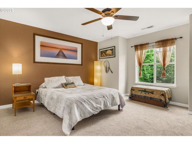 21872 Ne HEARTWOOD Cir, Fairview, OR 97024