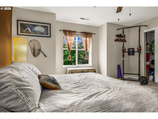 21872 Ne HEARTWOOD Cir, Fairview, OR 97024