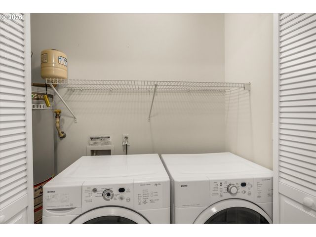 21872 Ne HEARTWOOD Cir, Fairview, OR 97024