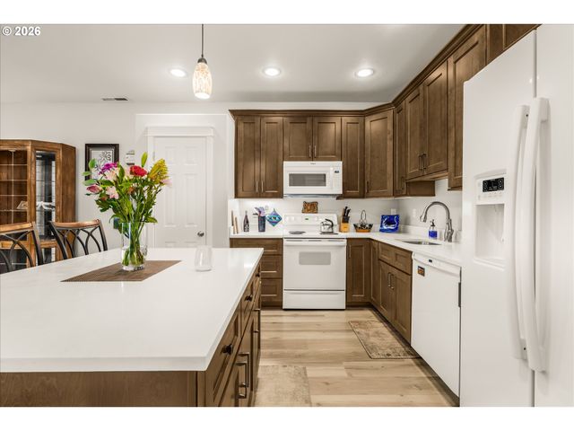 21872 Ne HEARTWOOD Cir, Fairview, OR 97024
