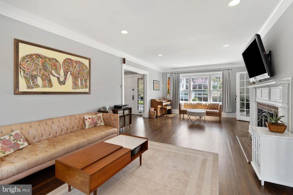 Image 10 of property listing at 3808 FENCHURCH RD, Baltimore, MD 21218