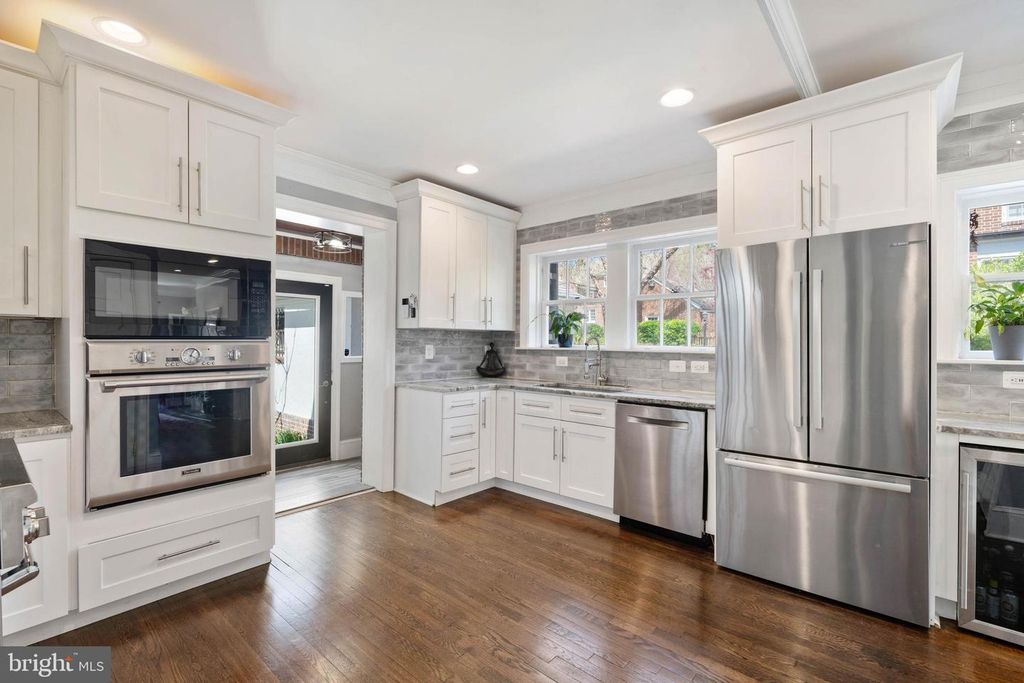 Image 12 of property listing at 3808 FENCHURCH RD, Baltimore, MD 21218