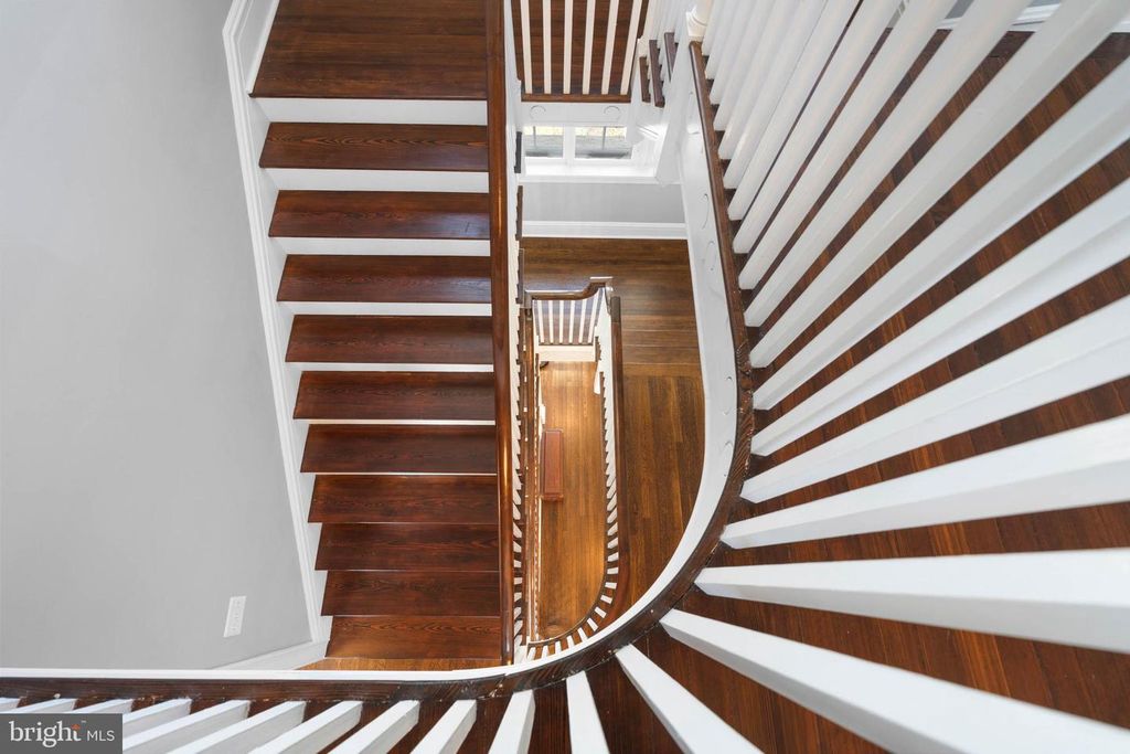 Image 13 of property listing at 3808 FENCHURCH RD, Baltimore, MD 21218