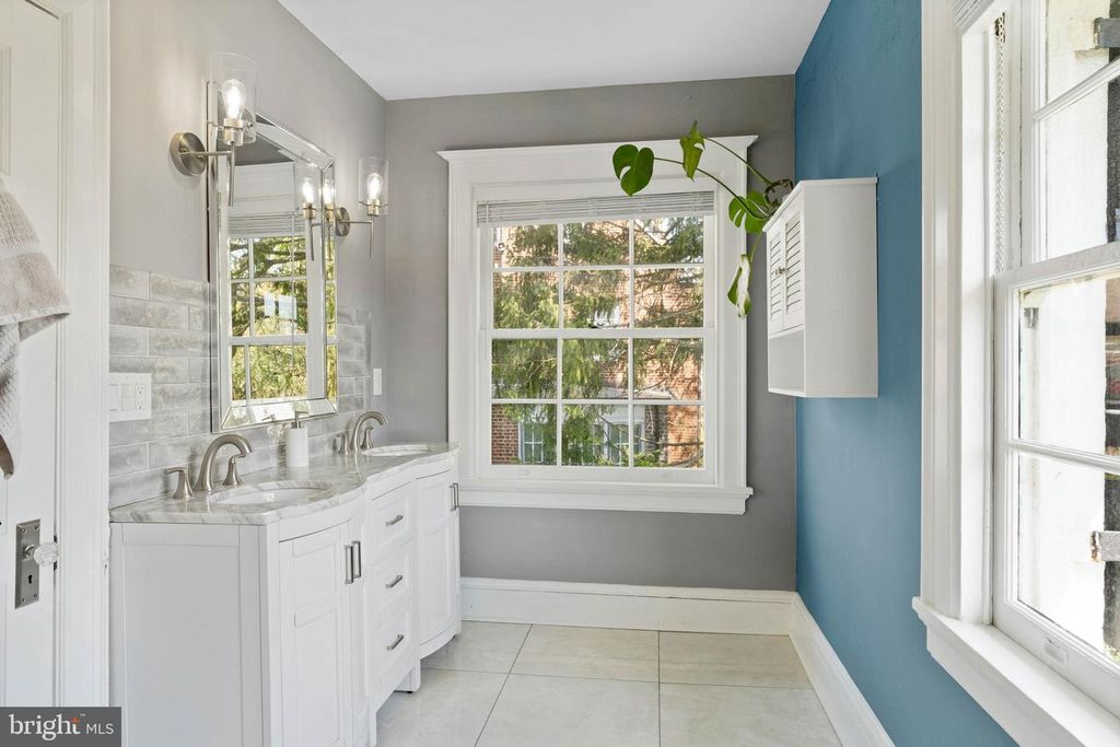 Image 16 of property listing at 3808 FENCHURCH RD, Baltimore, MD 21218