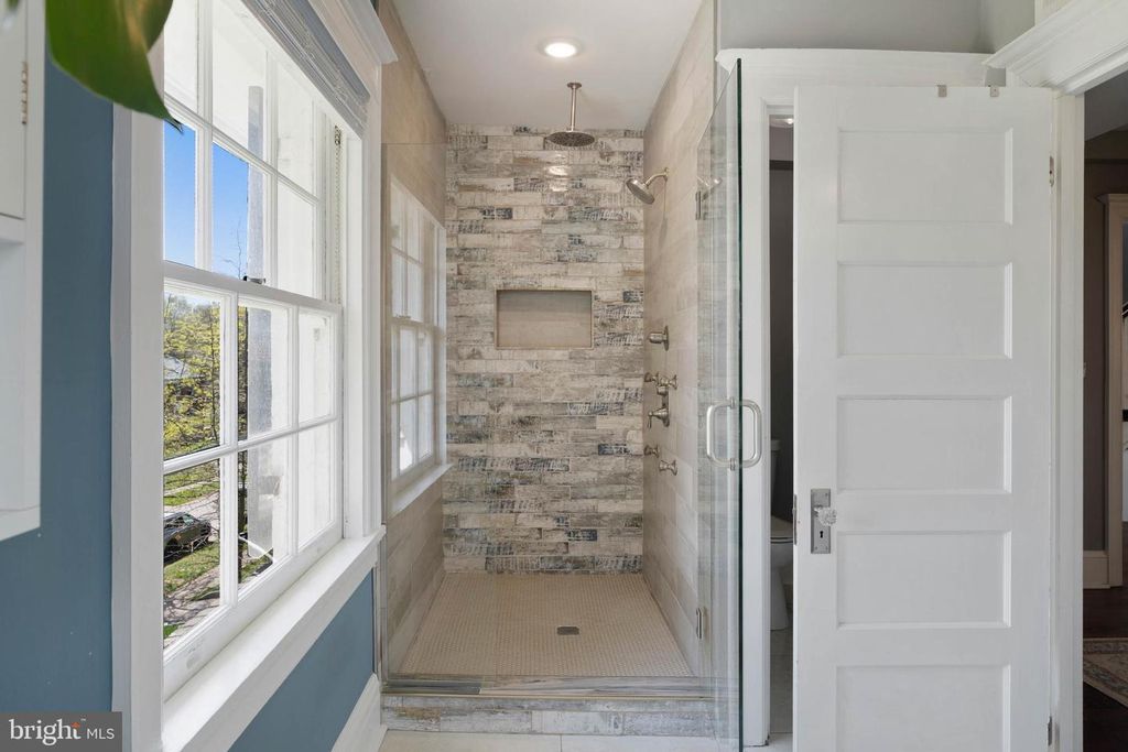 Image 17 of property listing at 3808 FENCHURCH RD, Baltimore, MD 21218