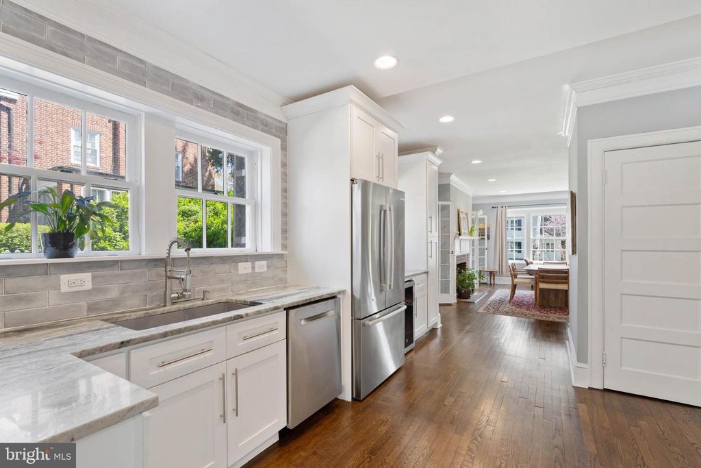 Image 2 of property listing at 3808 FENCHURCH RD, Baltimore, MD 21218