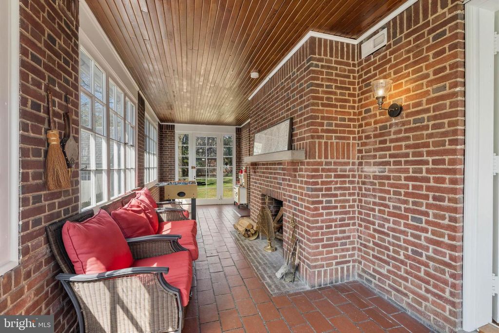 Image 20 of property listing at 3808 FENCHURCH RD, Baltimore, MD 21218