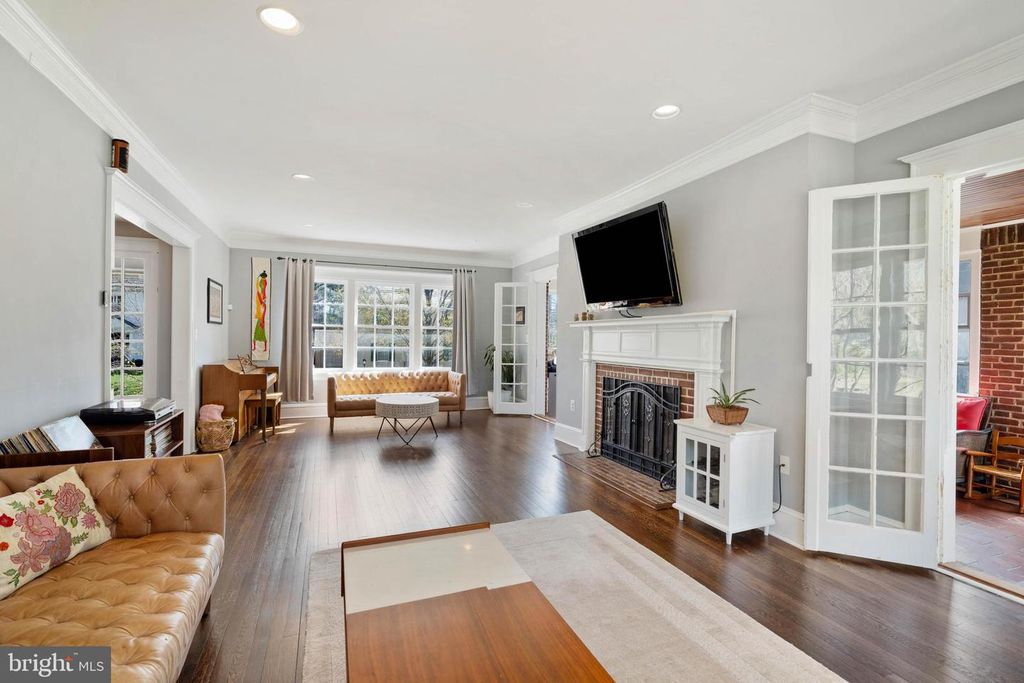 Image 21 of property listing at 3808 FENCHURCH RD, Baltimore, MD 21218