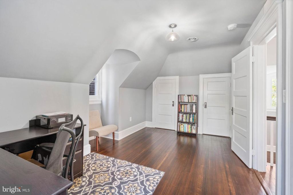 Image 26 of property listing at 3808 FENCHURCH RD, Baltimore, MD 21218