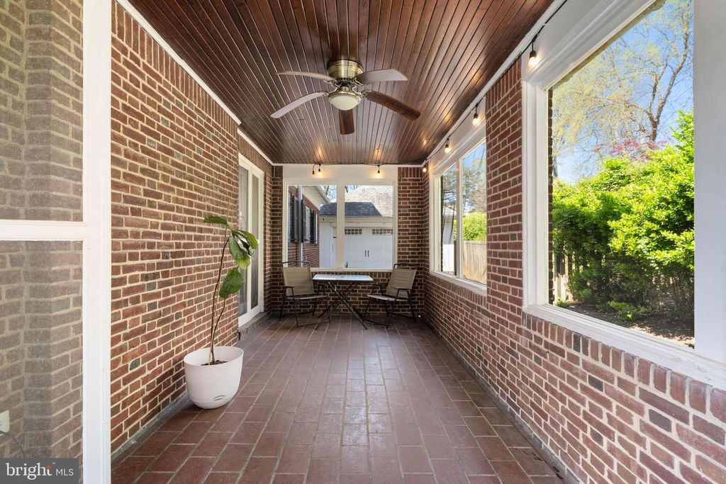 Image 27 of property listing at 3808 FENCHURCH RD, Baltimore, MD 21218