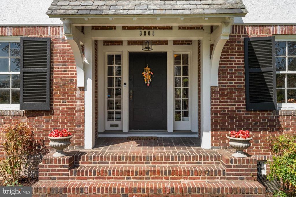 Image 3 of property listing at 3808 FENCHURCH RD, Baltimore, MD 21218