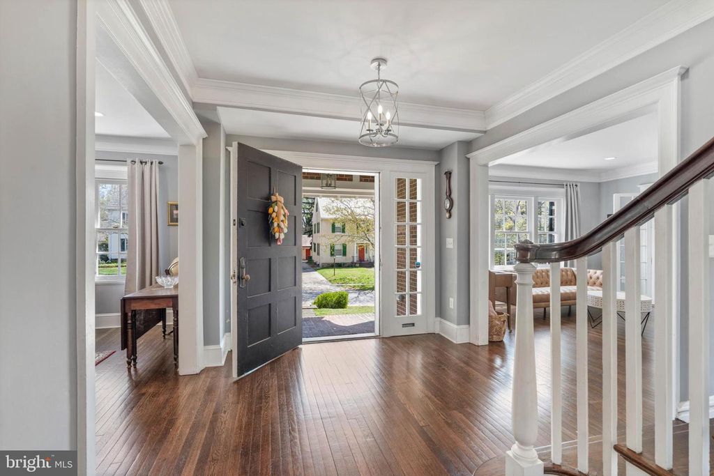 Image 4 of property listing at 3808 FENCHURCH RD, Baltimore, MD 21218