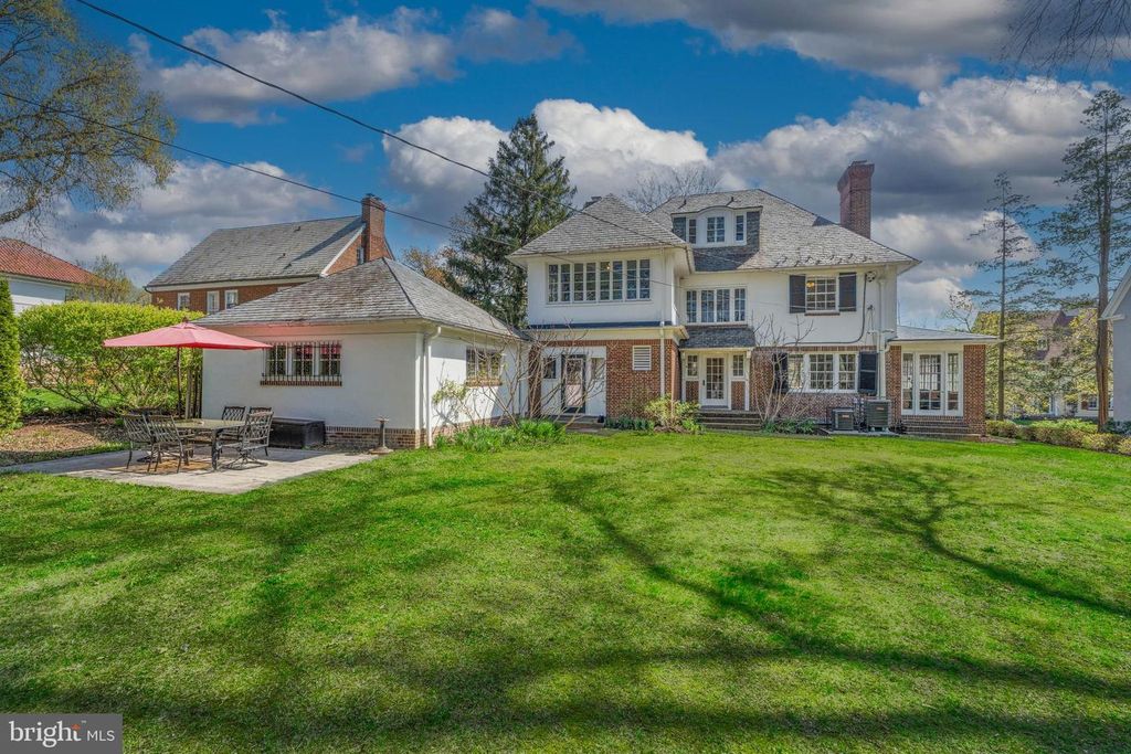 Image 6 of property listing at 3808 FENCHURCH RD, Baltimore, MD 21218