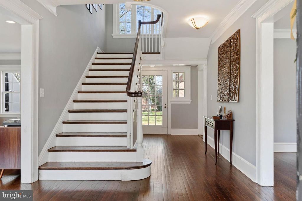 Image 7 of property listing at 3808 FENCHURCH RD, Baltimore, MD 21218