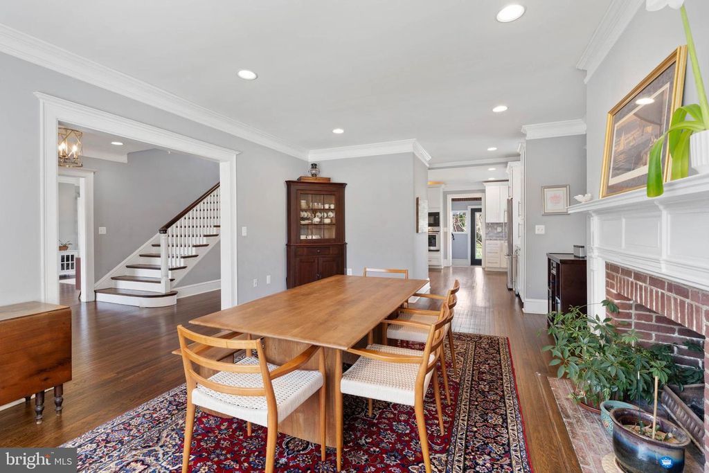 Image 8 of property listing at 3808 FENCHURCH RD, Baltimore, MD 21218