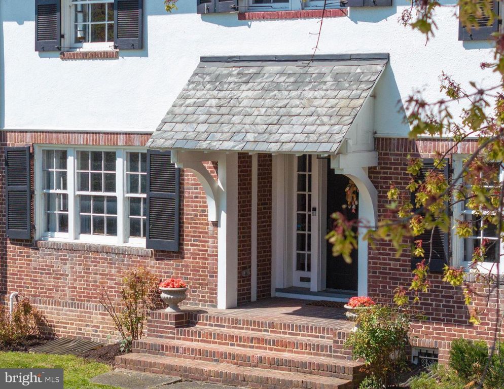 Image 9 of property listing at 3808 FENCHURCH RD, Baltimore, MD 21218