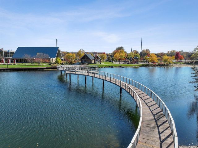 1639 Oak Creek Pass, Chaska, MN 55318