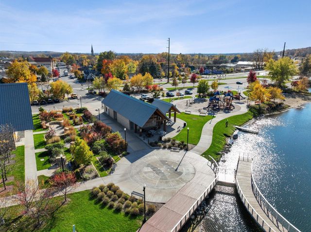 1639 Oak Creek Pass, Chaska, MN 55318