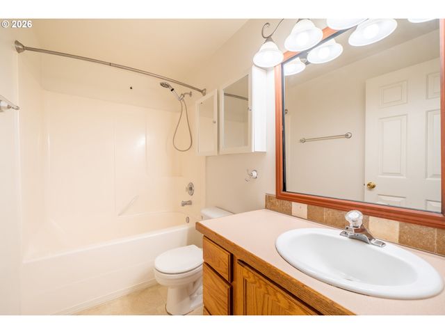 1844 Se 19TH St, Lincoln City, OR 97367