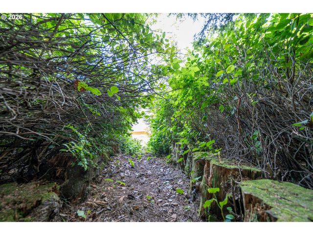 1844 Se 19TH St, Lincoln City, OR 97367