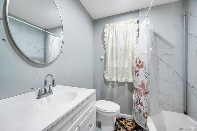 39 Andrews Avenue, Wheatley Heights, NY 11798