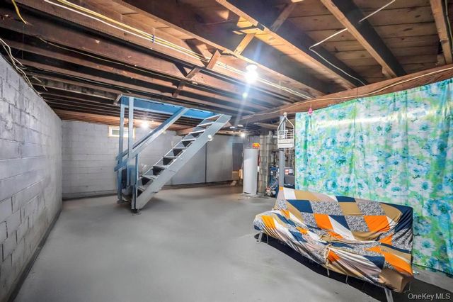 39 Andrews Avenue, Wheatley Heights, NY 11798