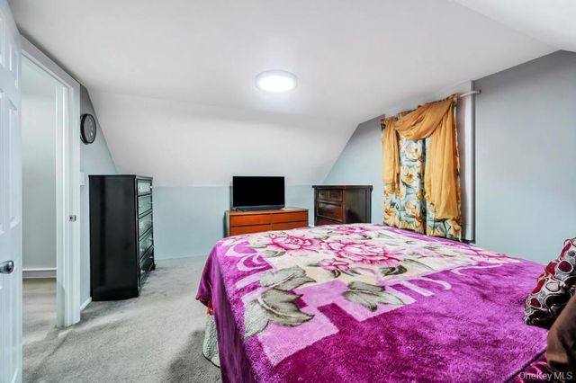 39 Andrews Avenue, Wheatley Heights, NY 11798