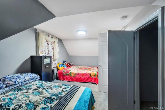 39 Andrews Avenue, Wheatley Heights, NY 11798