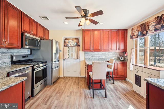 313 MAPLE RD, Mount Laurel, NJ 08054