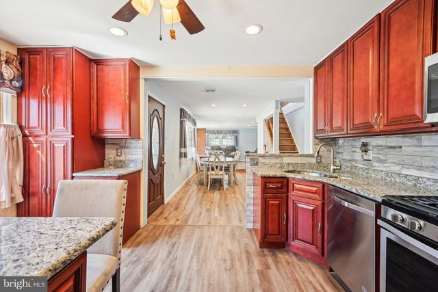 313 MAPLE RD, Mount Laurel, NJ 08054