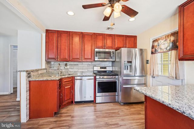 313 MAPLE RD, Mount Laurel, NJ 08054